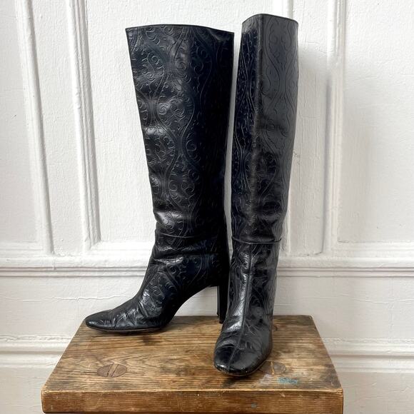 DKNY VTG 90s Embossed Leather Riding Boots Floral Motif Stacked Heel 7.5 Italy - Picture 3 of 11